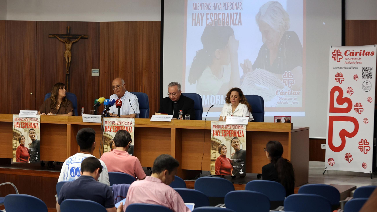 Monseñor Rico Pavés, Eugenio Sánchez, Mila Díaz y Alicia Sánchez, en la presentación de la memoria anual de Cáritas.