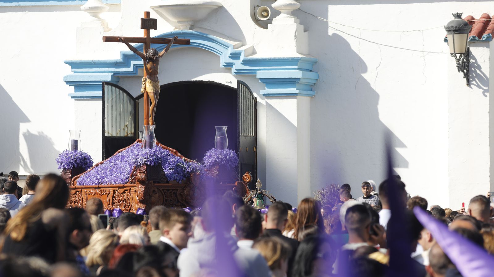 Las fotos del Viernes Santo en la Línea:  Cristo del Mar y Luz y Esperanza Nuestra, Soledad y Santo Entierro, Cristo del Amor y Misericordia y Amargura