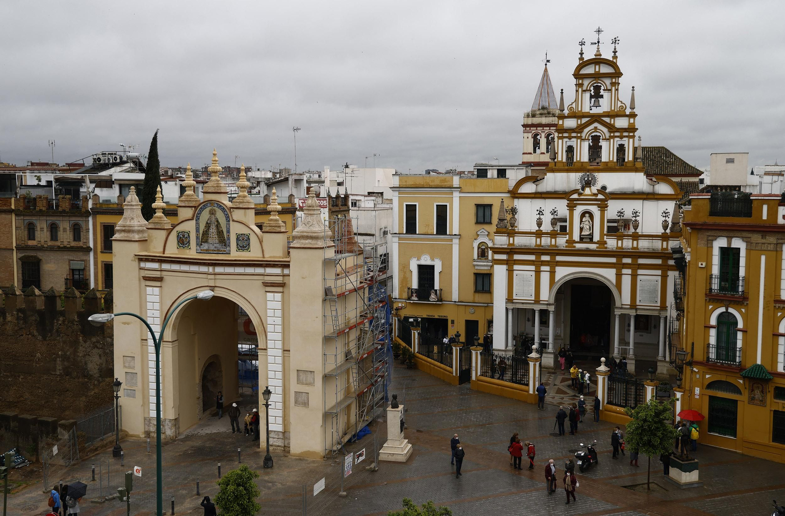 Así luce el Arco de la Macarena tras su restauración, todas las imágenes