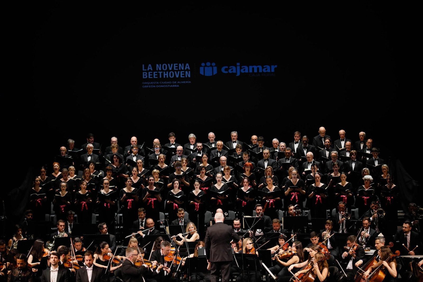 Imágenes de la novena Beethoven interpretado por la OCAL y Orfeón para Cajamar