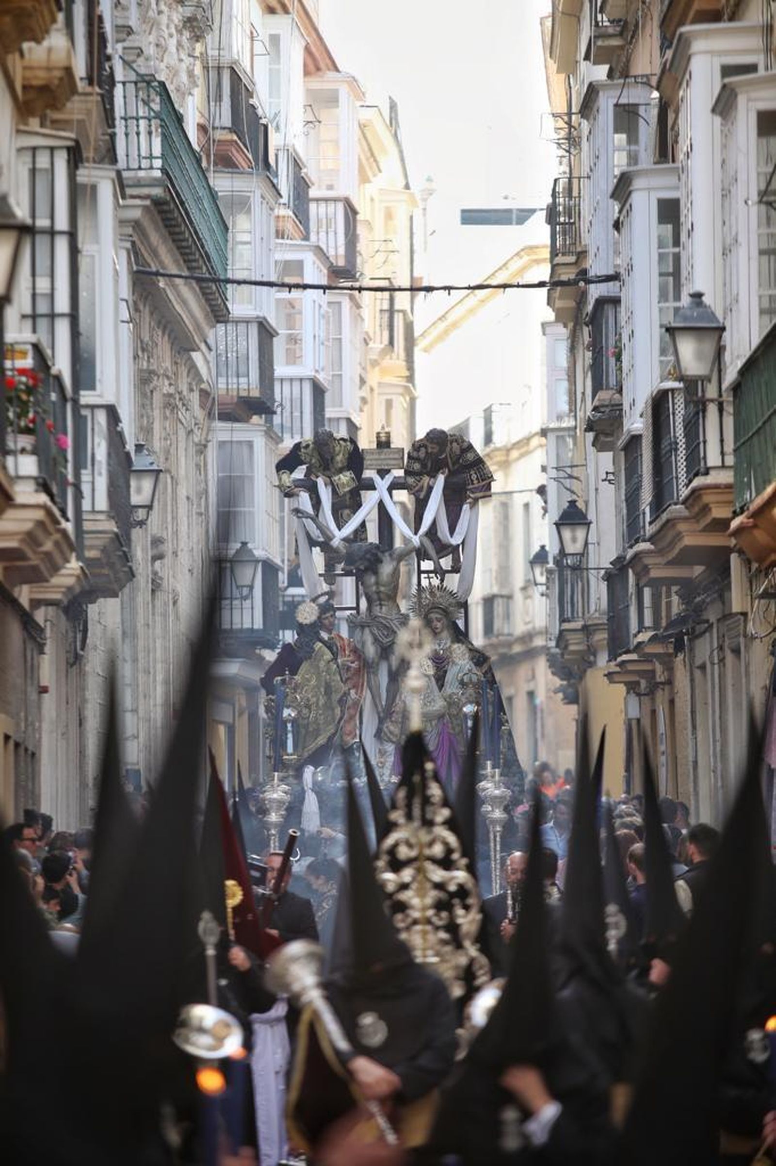 Las imágenes de la cofradía del Descendimiento en la Semana Santa de Cádiz 2022
