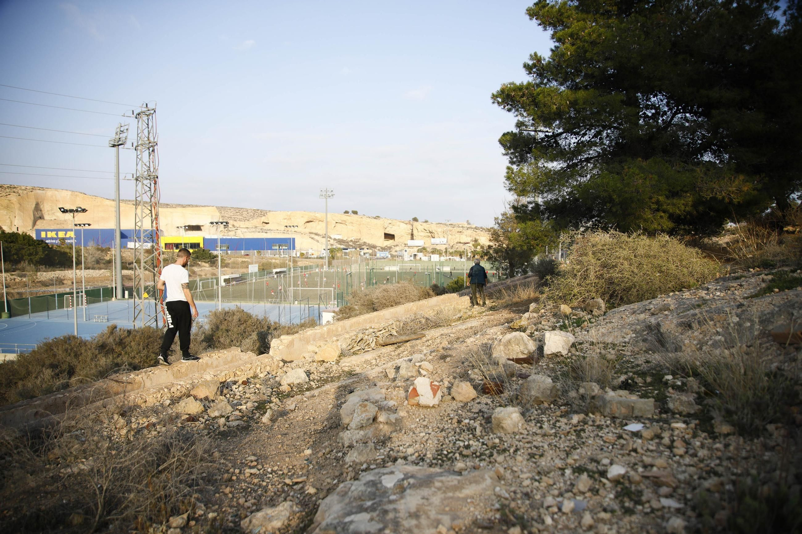 Imágenes de los refugios de la guerra civil descubierto en el barrio de Las Trincheras