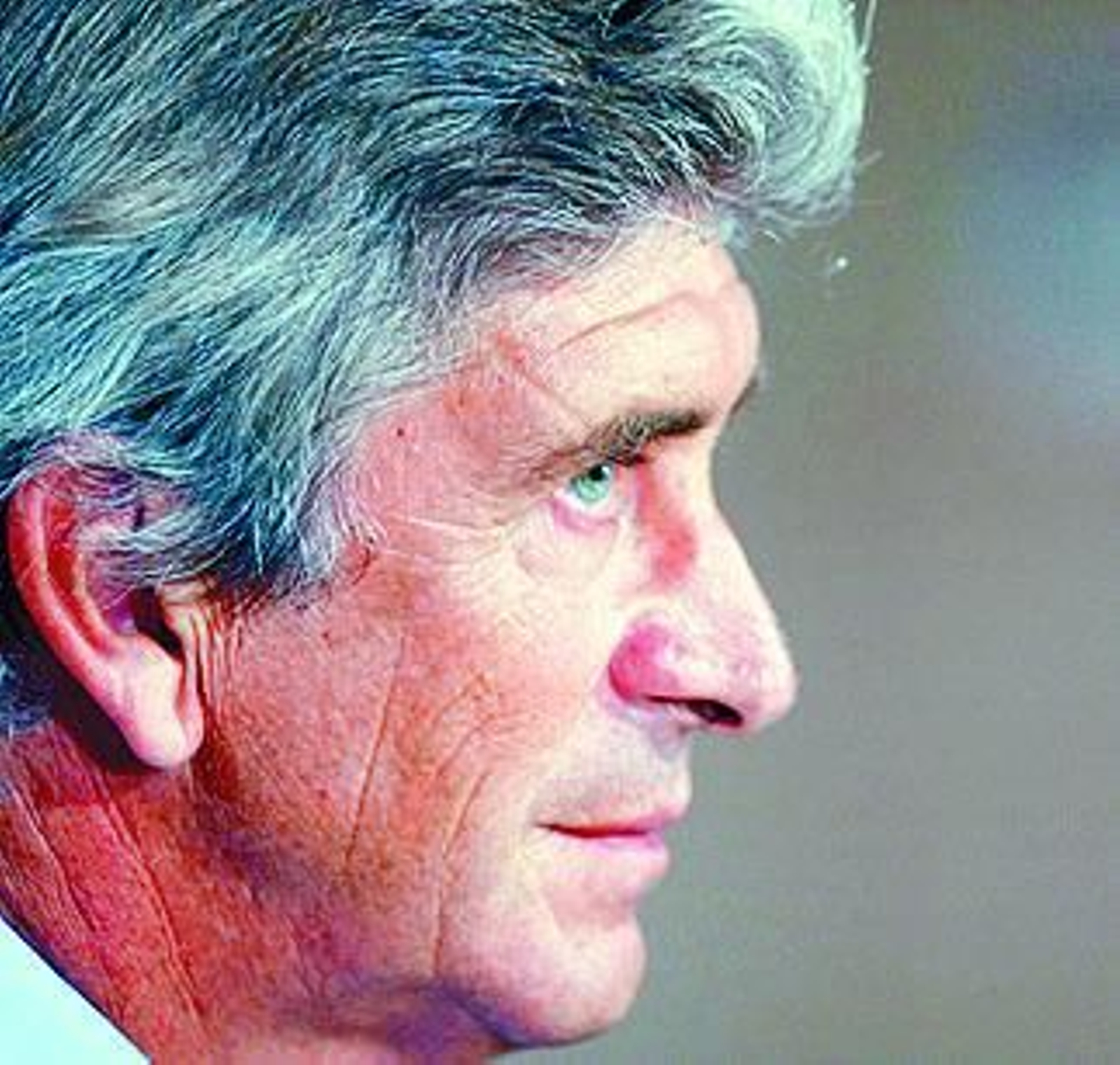 6. El chileno fue futbolista profesional

Manuel Pellegrini, que era central, llegó a ser futbolista profesional. Jugó toda su carrera, 13 años y 451 partidos en la primera división chilena, en el Universidad de Chile, con el que obtuvo algunos títulos. Jesualdo Ferreira, por su parte, era un medio centro “poco trabajador”, según sus propias palabras. Se retiró pronto para dedicarse a entrenar, donde se veía mayor futuro.

Foto: Carlos Pastor