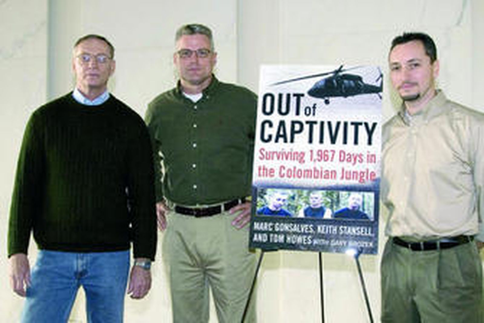 Los tres estadounidenses que estuvieron secuestrados por las FARC, en la presentación del libro.