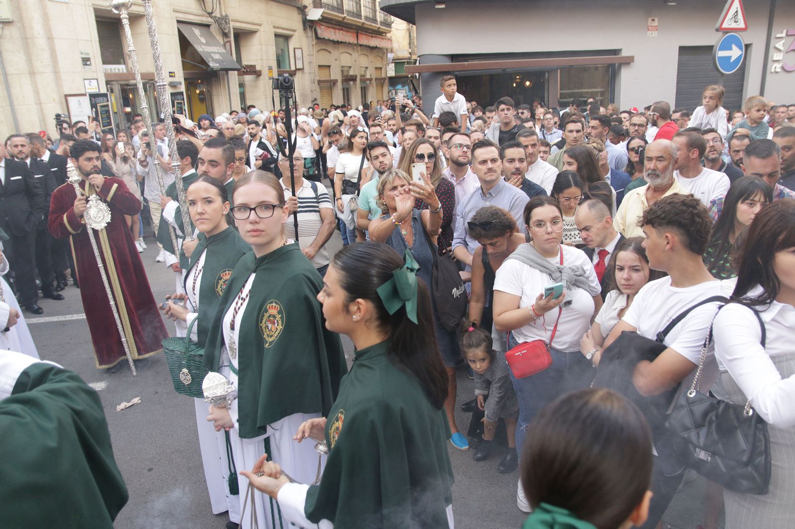 Imágenes de La Magna por las calles de Almería
