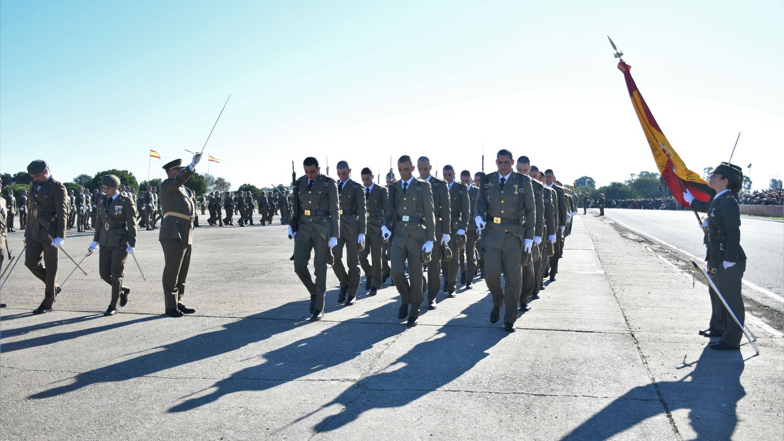 Paso de a tres bajo la bandera.