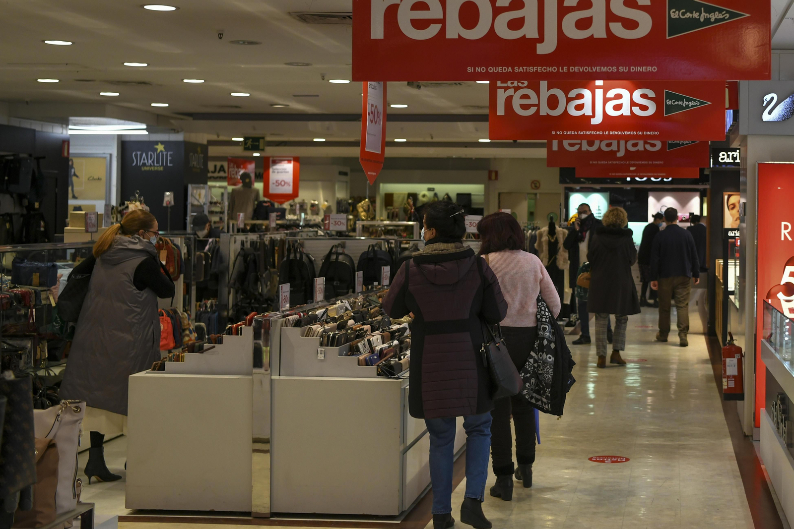 Fotos: el inicio de las rebajas en el Corte Inglés de Granada