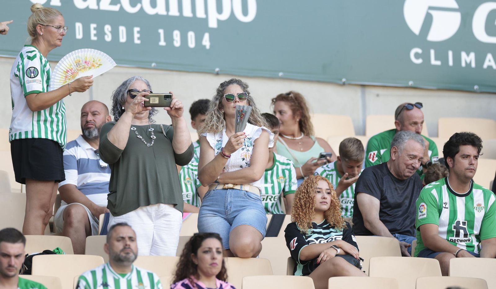 Búscate en las fotos del Betis - Athletic Club