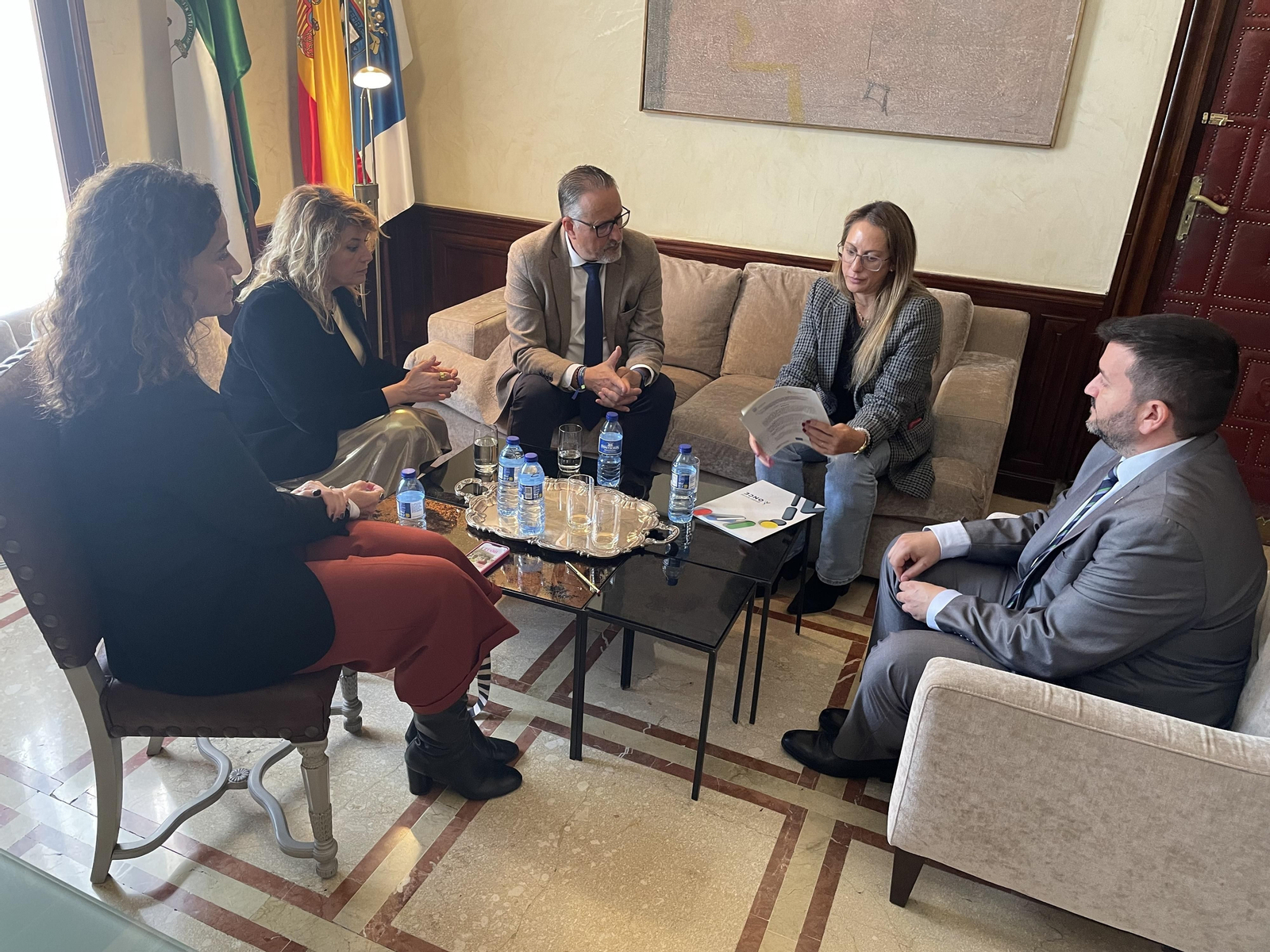 Reunión entre el Ayuntamiento de Huelva y la ONCE.