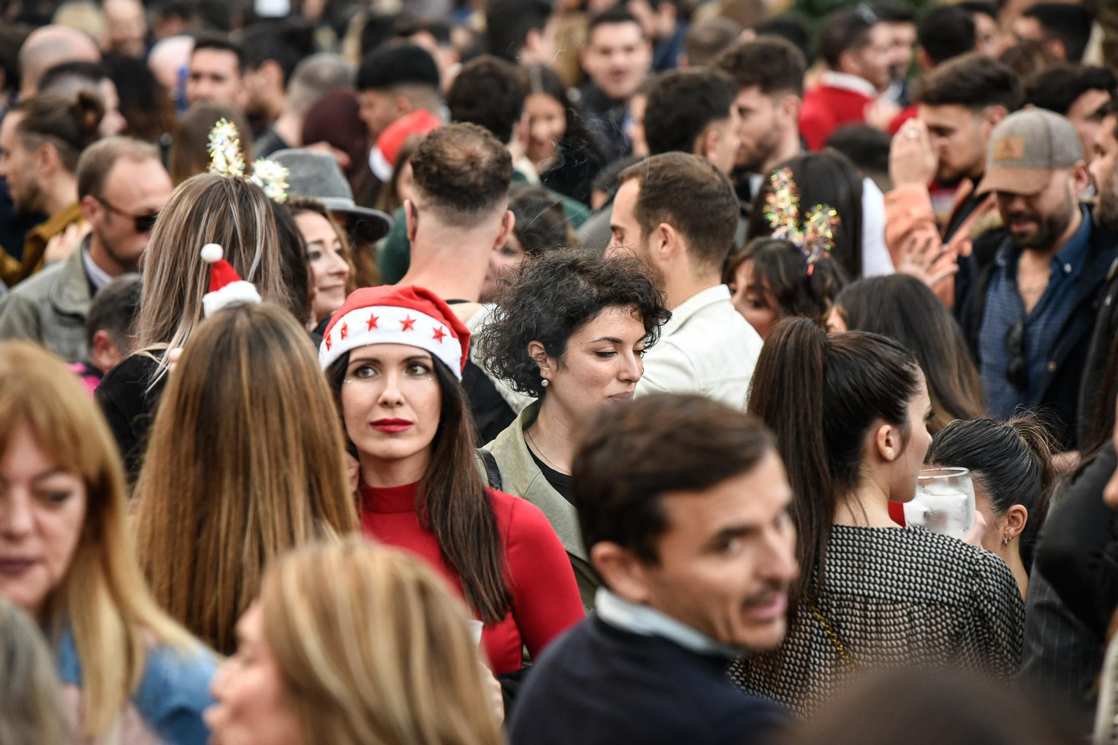 Imágenes de las celebraciones en el centro de Huelva la tarde del 24