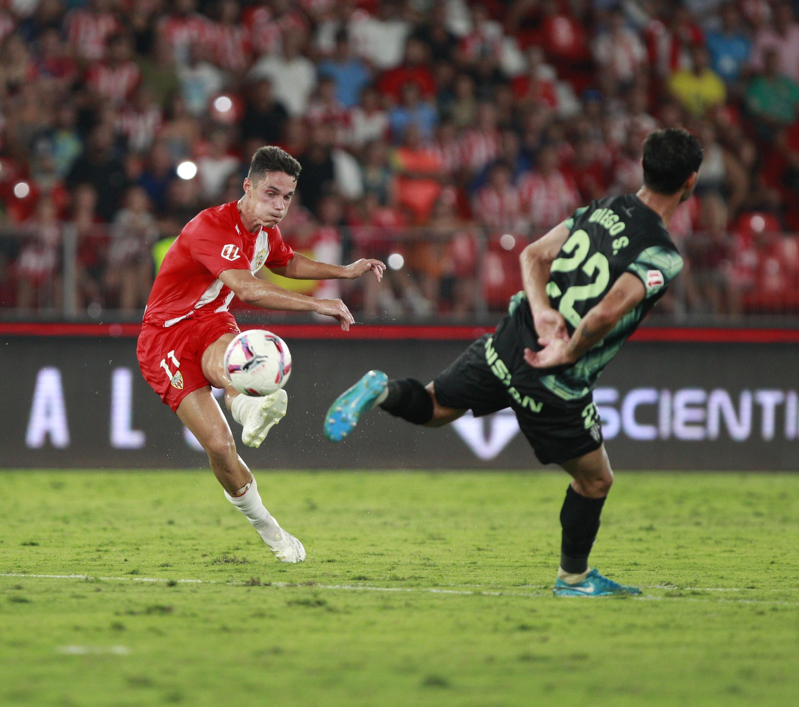 El partido U.D. Almería-Sporting de Gijón, en imágenes