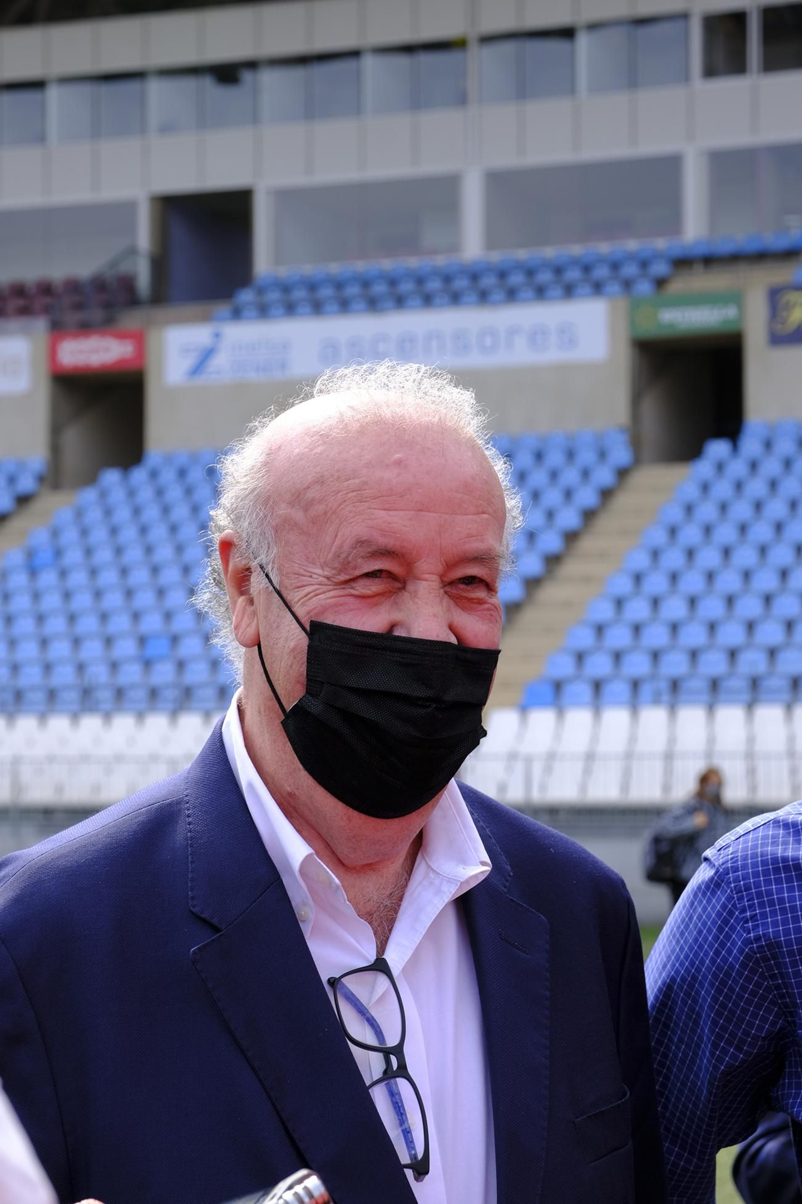 Fotogalería de la visita de Vicente del Bosque al equipo Genuine de la Fundación U.D. Almería