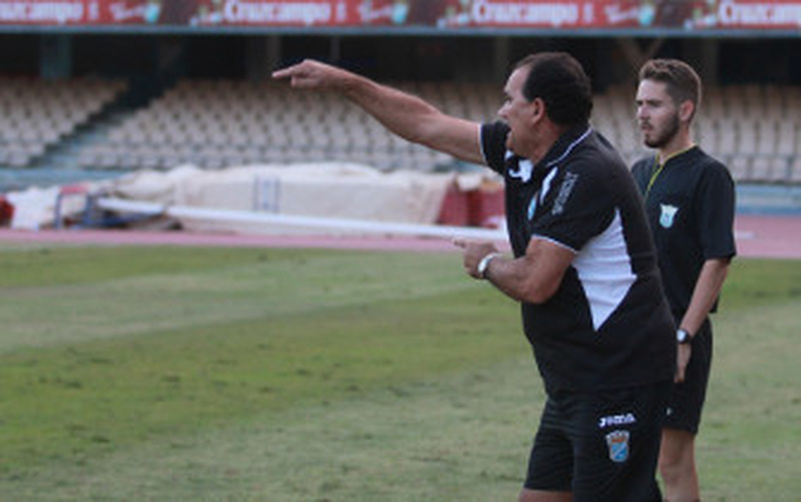 Vargas, "con dos ofertas", sigue sin desvelar su futuro