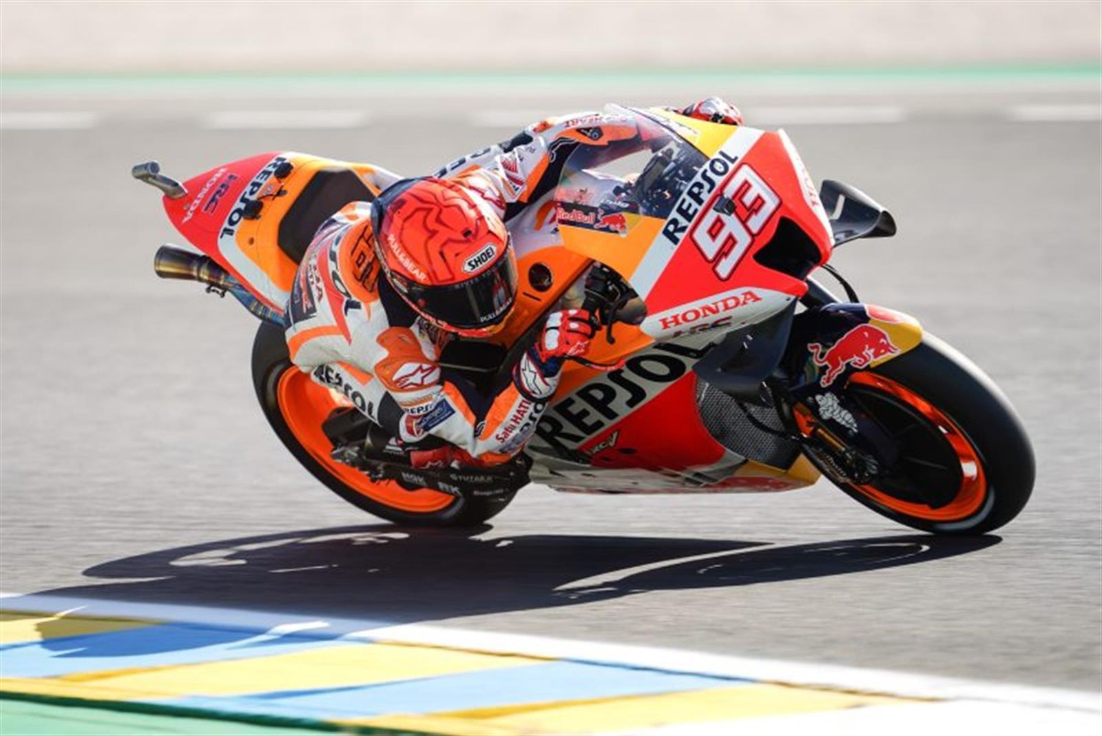 Marc Márquez sólo ha podido ser 15º en los primeros libres en Le Mans.