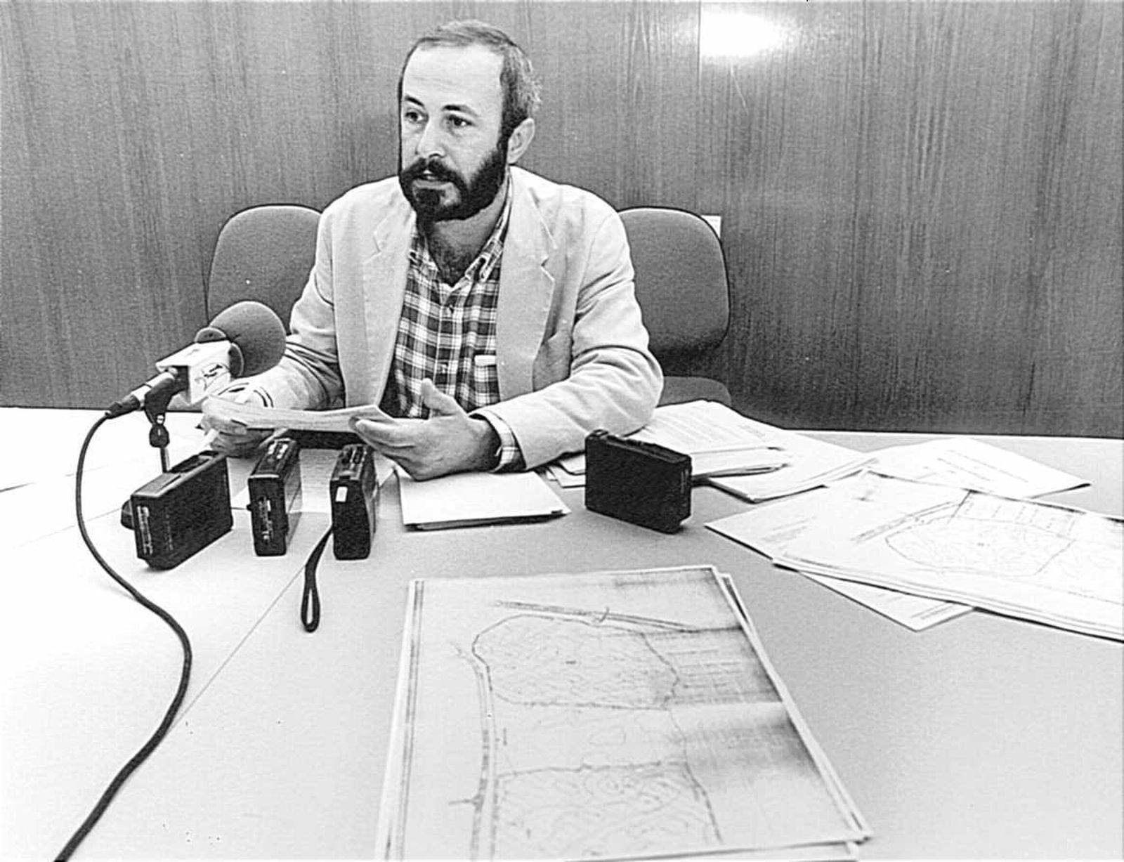 Luis Pérez durante su etapa como concejal de Medio Ambiente de Puerto Real, en 1996