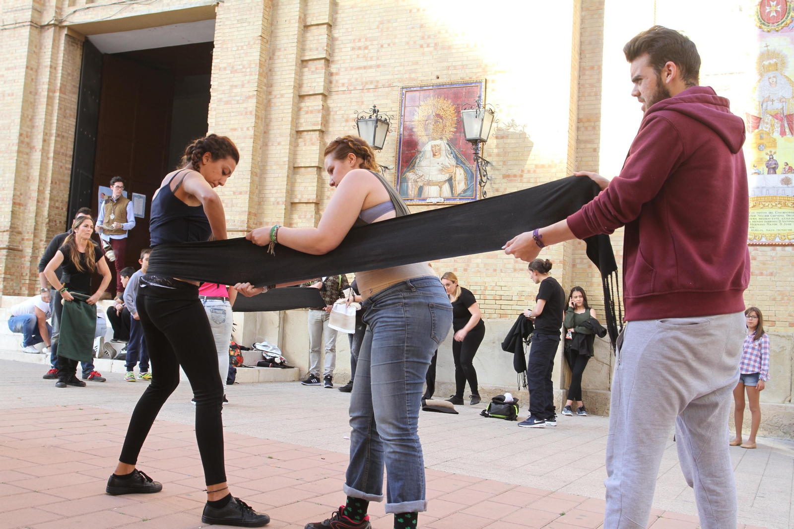 El ensayo de la cuadrilla de mujeres de la Hermandad del Santo Entierro, en imágenes