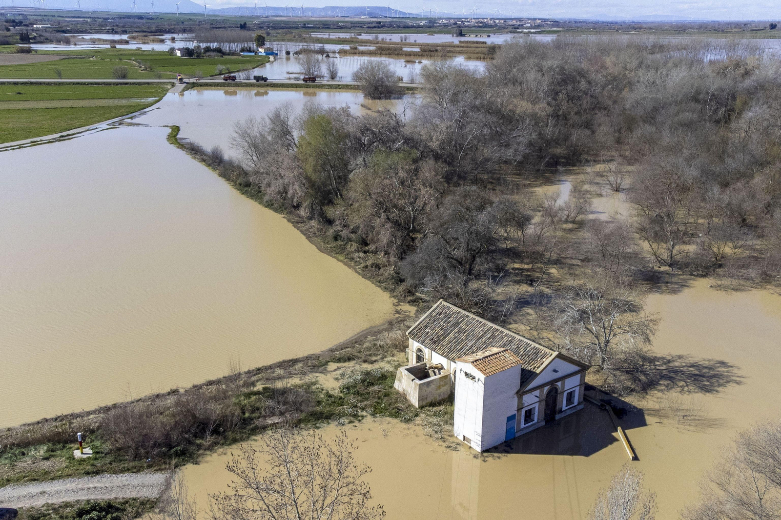 Imágenes de la crecida del río Ebro a su paso por Zaragoza