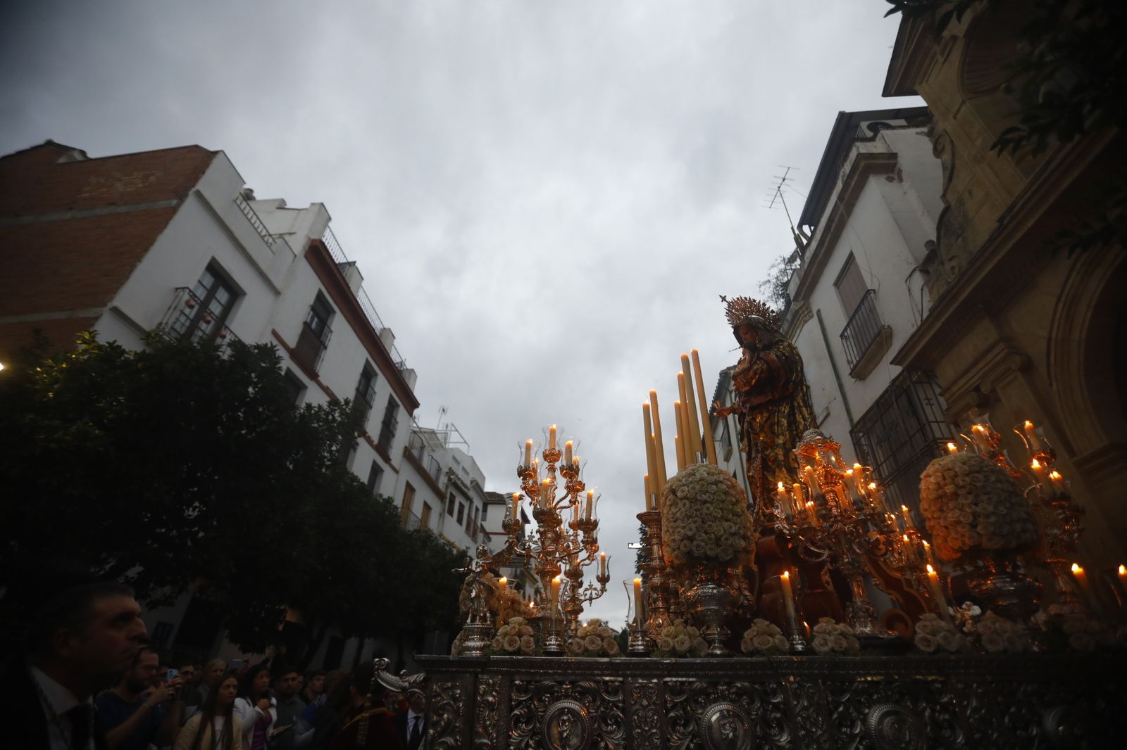 La procesión de la Virgen del Amparo de Córdoba, en imágenes