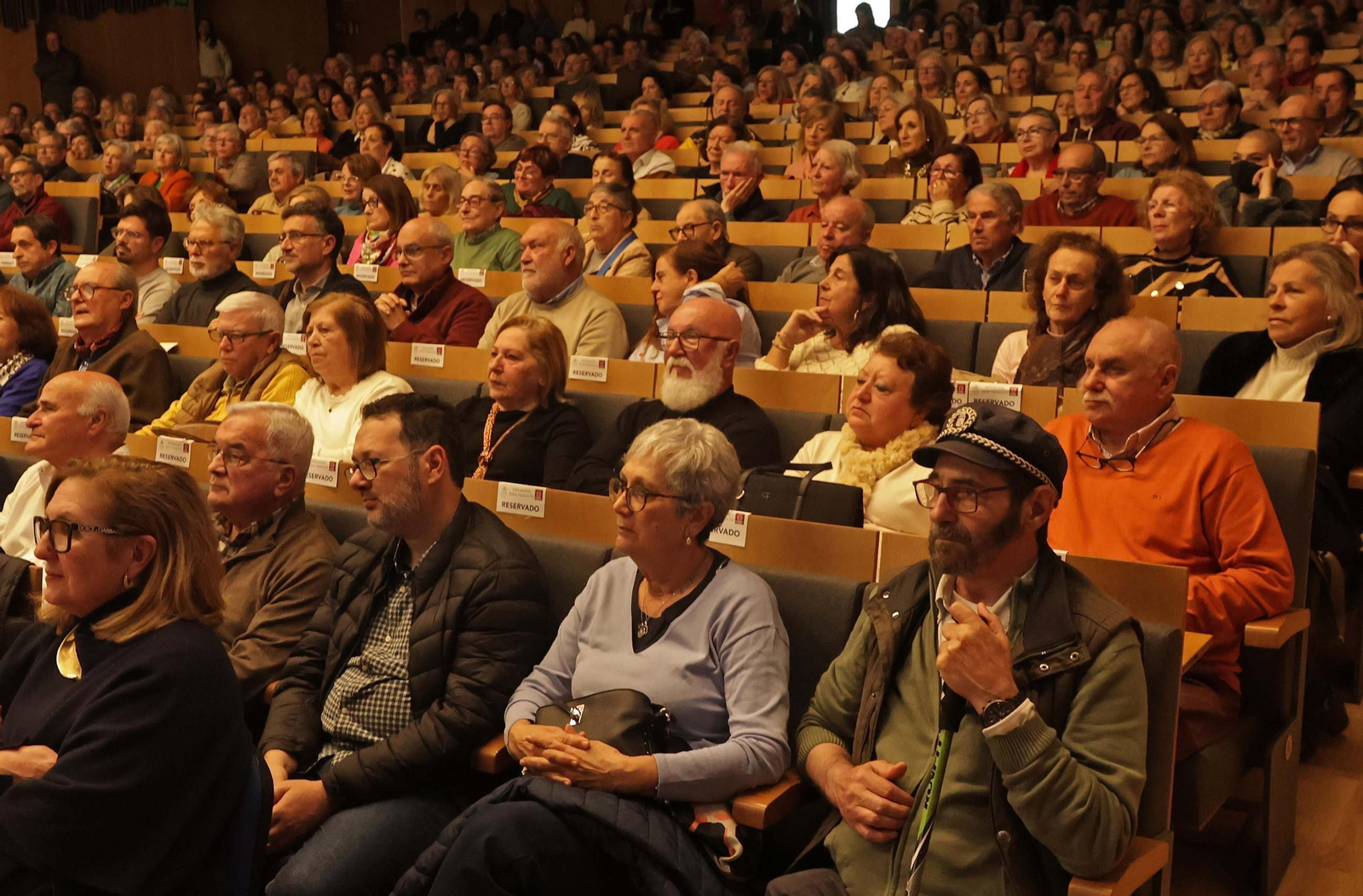 La clase magistral de Asier Unciti-Broceta en el Aula Universitaria de Mayores de la UCA, en imágenes