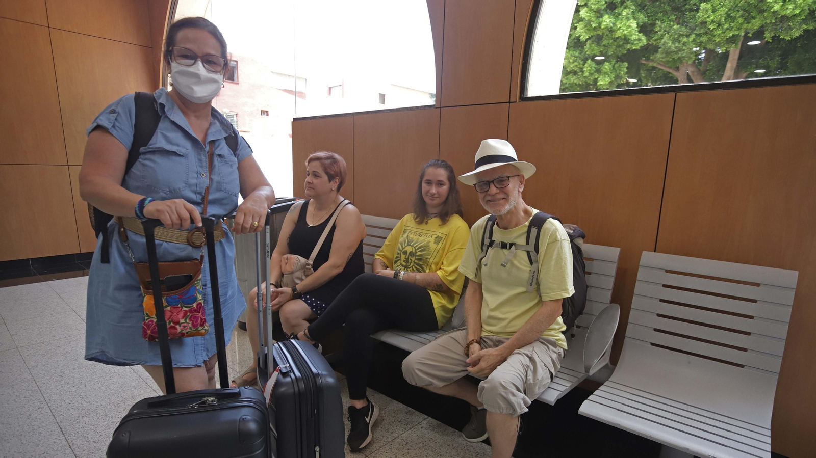 Fotos del primer día del servicio de autobuses de Renfe en la conexión Algeciras - Madrid