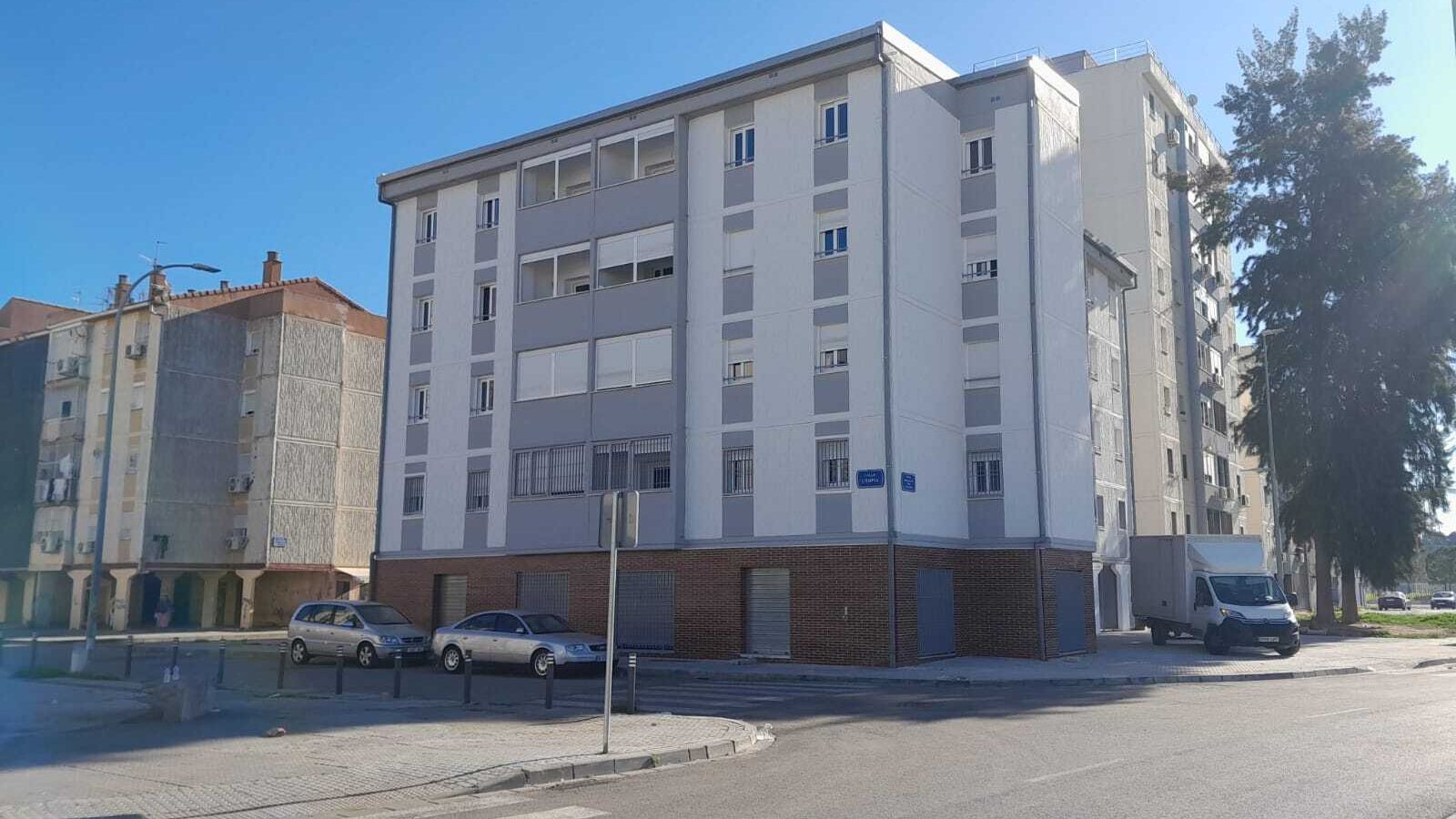 El edificio rehabilitado del Polígono Sur