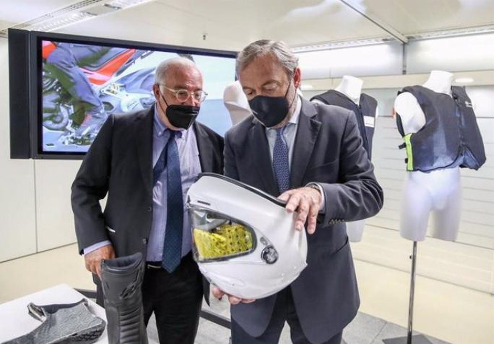 El director de Tráfico, Pere Navarro, y el presidente del RACC, Joan Mateu, en la presentación del proyecto Pioneers