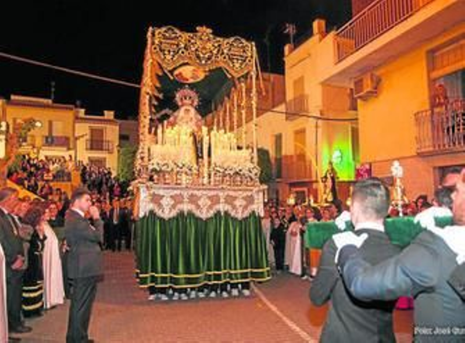 La Virgen Esperanza Macarena bajo palio.