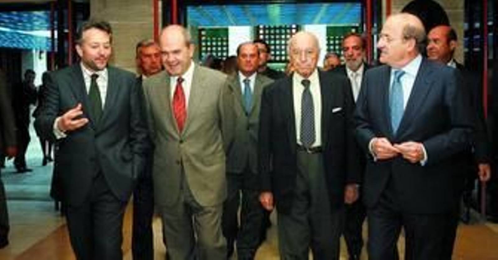 El presidente del Grupo Joly, José Joly; el presidente de la Junta, Manuel Chaves; el presidente del consejo editorial del grupo Joly, Manuel Clavero, y el alcalde de Huelva, Pedro Rodríguez. El presidente del Grupo Joly, José Joly; el presidente de la Junta, Manuel Chaves; el presidente del consejo editorial del grupo Joly, Manuel Clavero, y el alcalde de Huelva, Pedro Rodríguez.