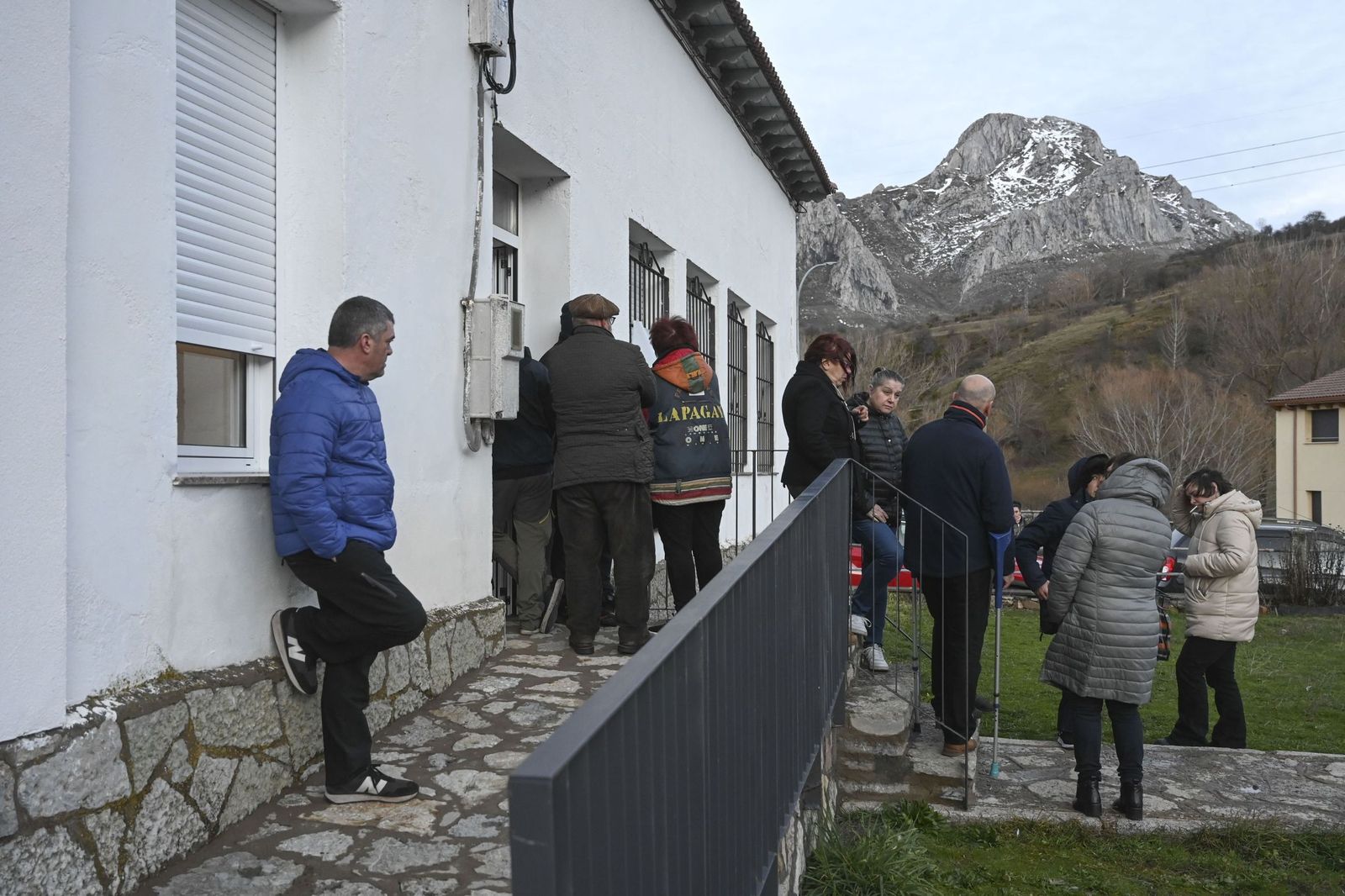 Colas para registrar las participaciones en Villamanín