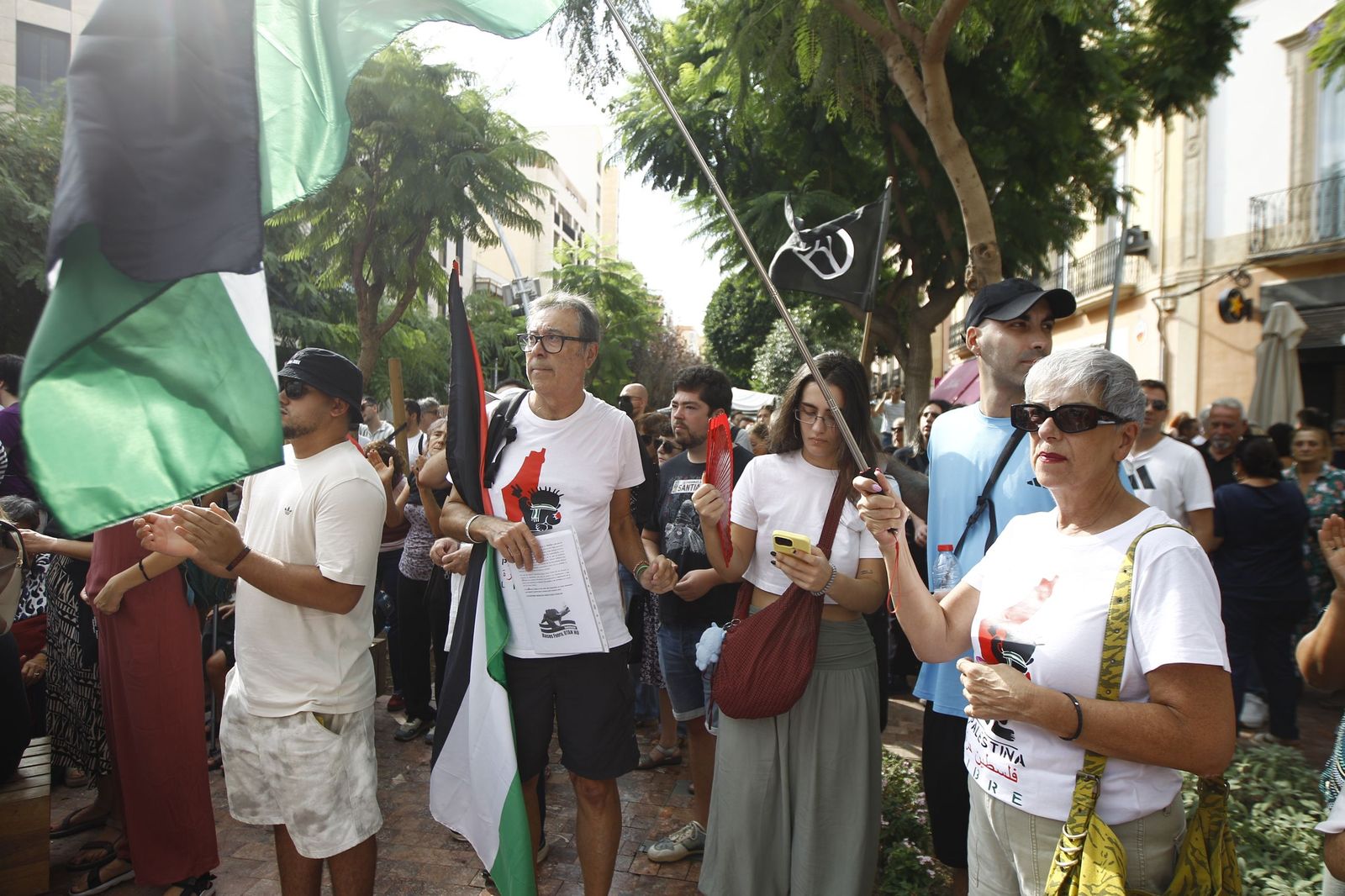 Manifestación en Almería por el derecho a la vivienda, en imágenes