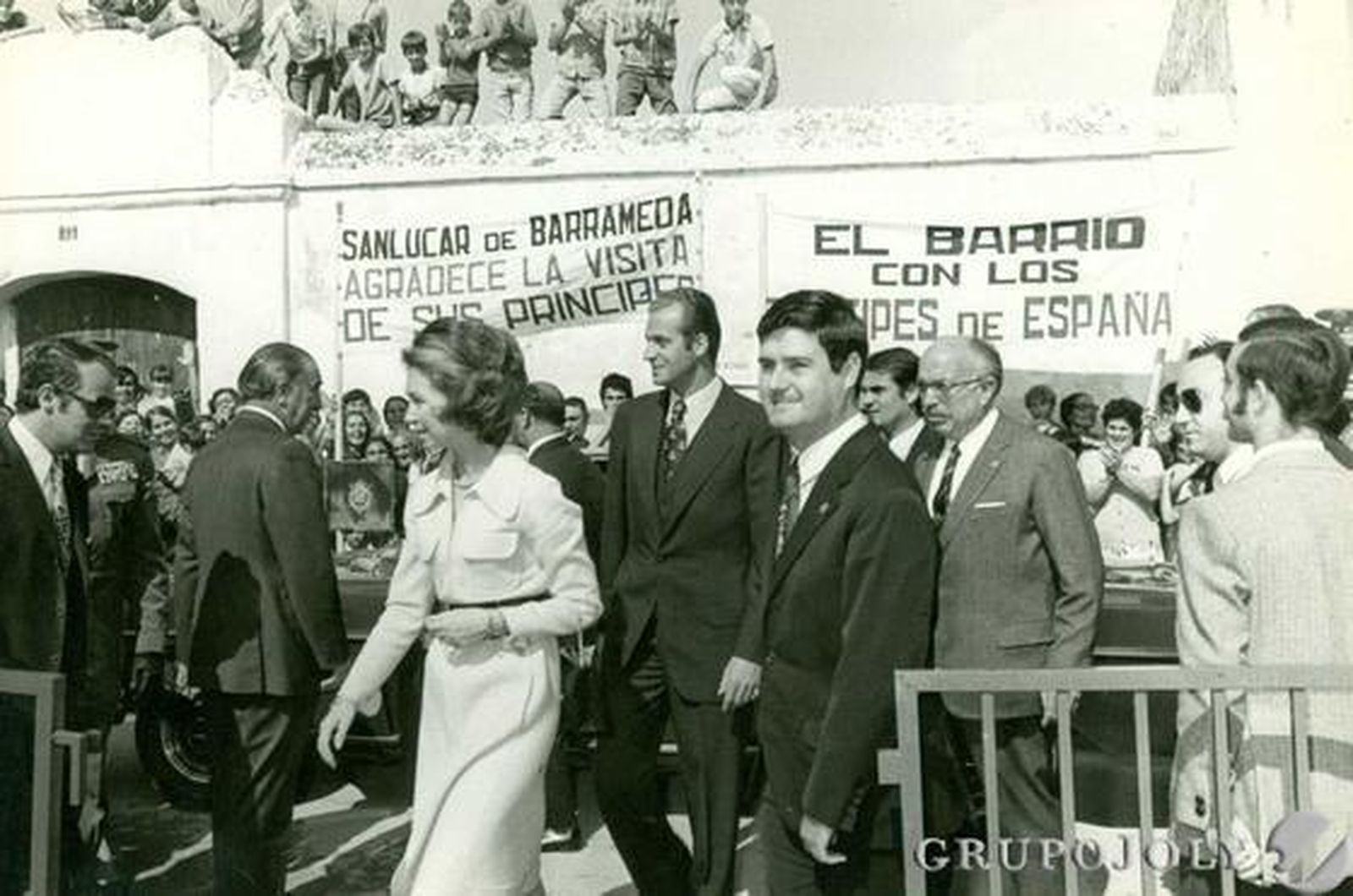 Los Reyes, durante una de las primeras visitas oficiales a Sanlúcar./Juman