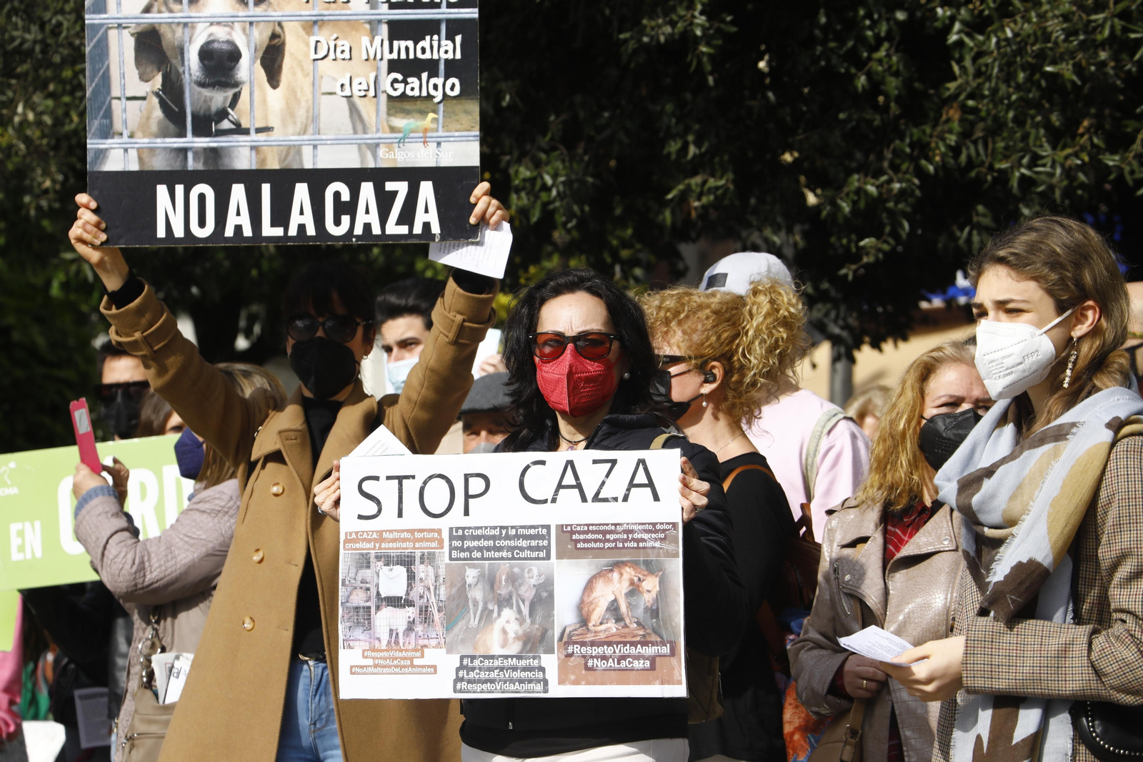 La protesta en Córdoba contra el uso de perros en la caza, en fotografías