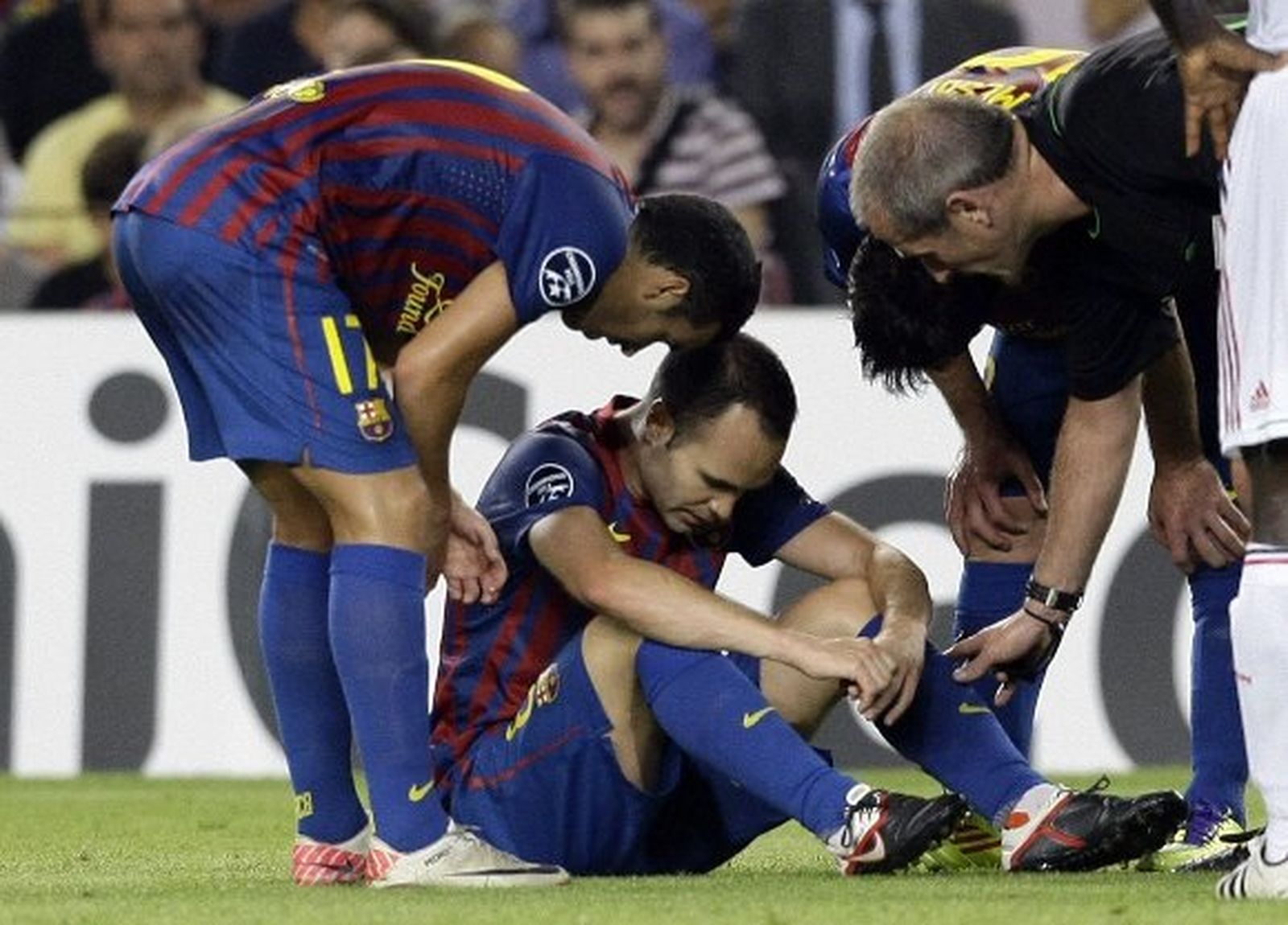 Iniesta estará un mes de baja