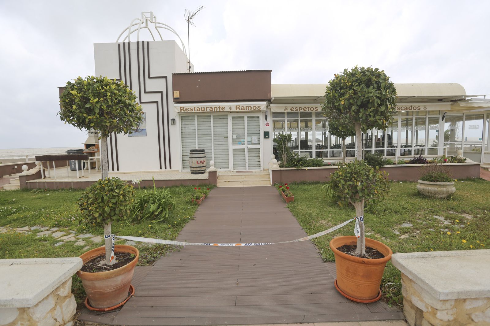 Playas cerradas en Torremolinos, la imagen del coronavirus en Málaga