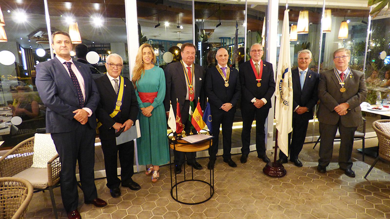 De izquierda a derecha Ismael Mora, Dimas Rizzo, Carmen Fernández, Carlos Gómez, LuisTello, Manuel Ortiz, Alfredo Rubio y José Luis Sánchez‐Quiñones.