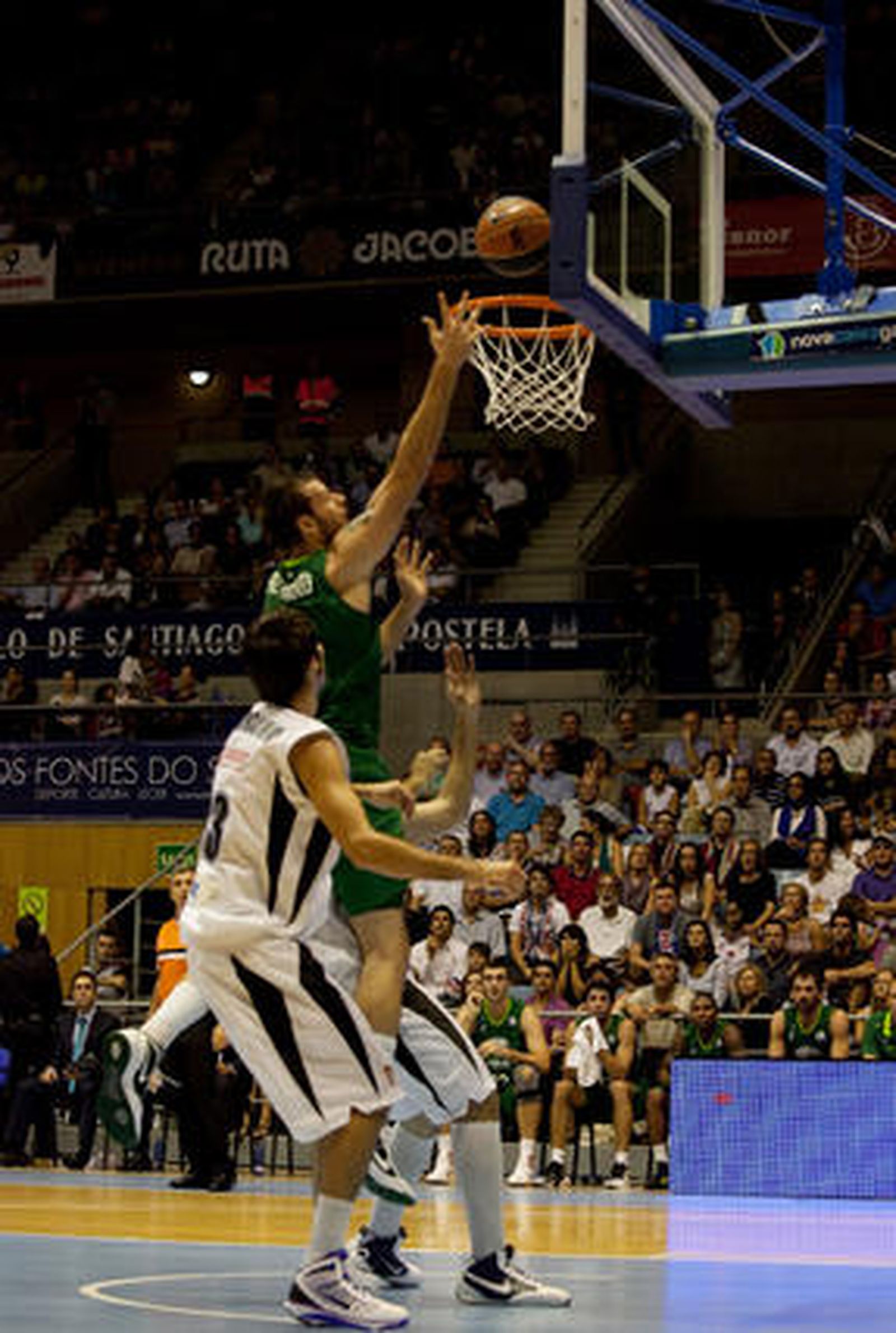 Unicaja vence en Santiago al Blusens Monbus por 71-78 después de sobreponerse a un mal inicio

Foto: ACBMEDIA