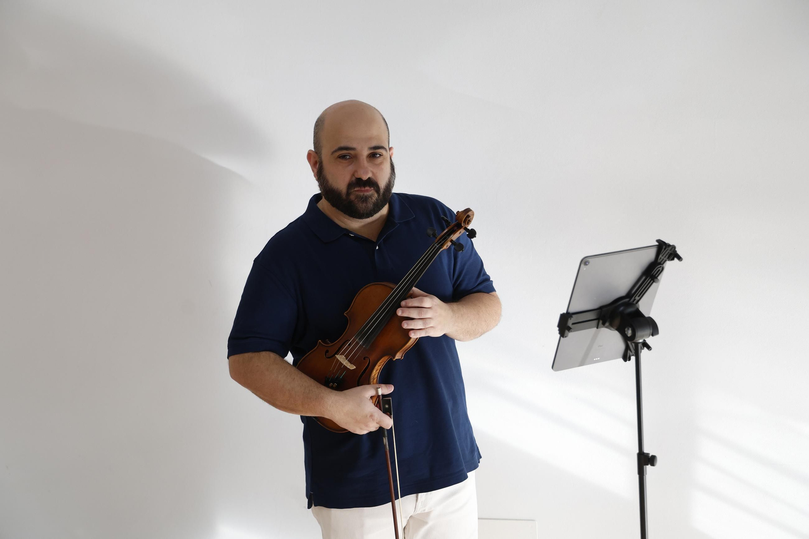 Las fotos de la reubicación del busto de Cristóbal Delgado en el Centro Documental