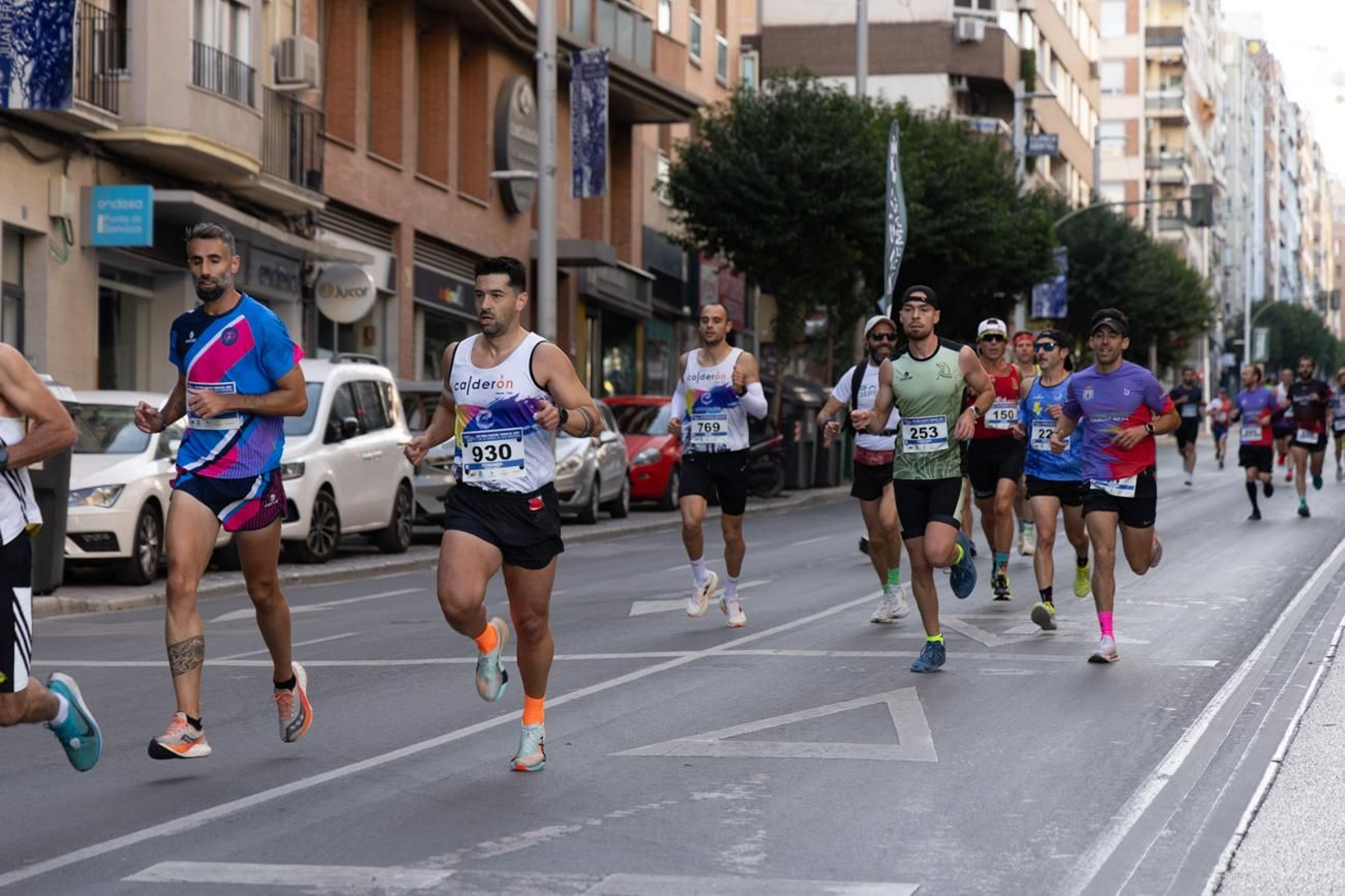 En imágenes: multitudinaria e histórica XXIX Media Maratón 'Ciudad de Jaén' y 10k en memoria de Paco Manzaneda (2)