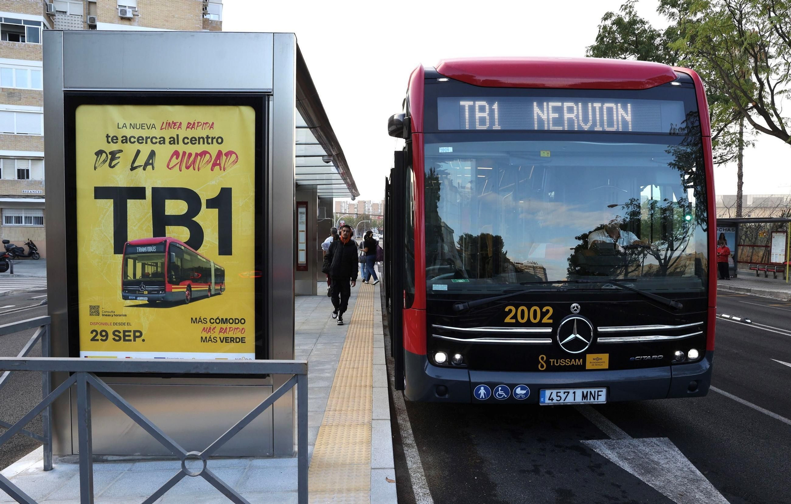 El Tranvibús, la nueva línea de autobuses eléctricos que conecta Sevilla Este con Nervión.