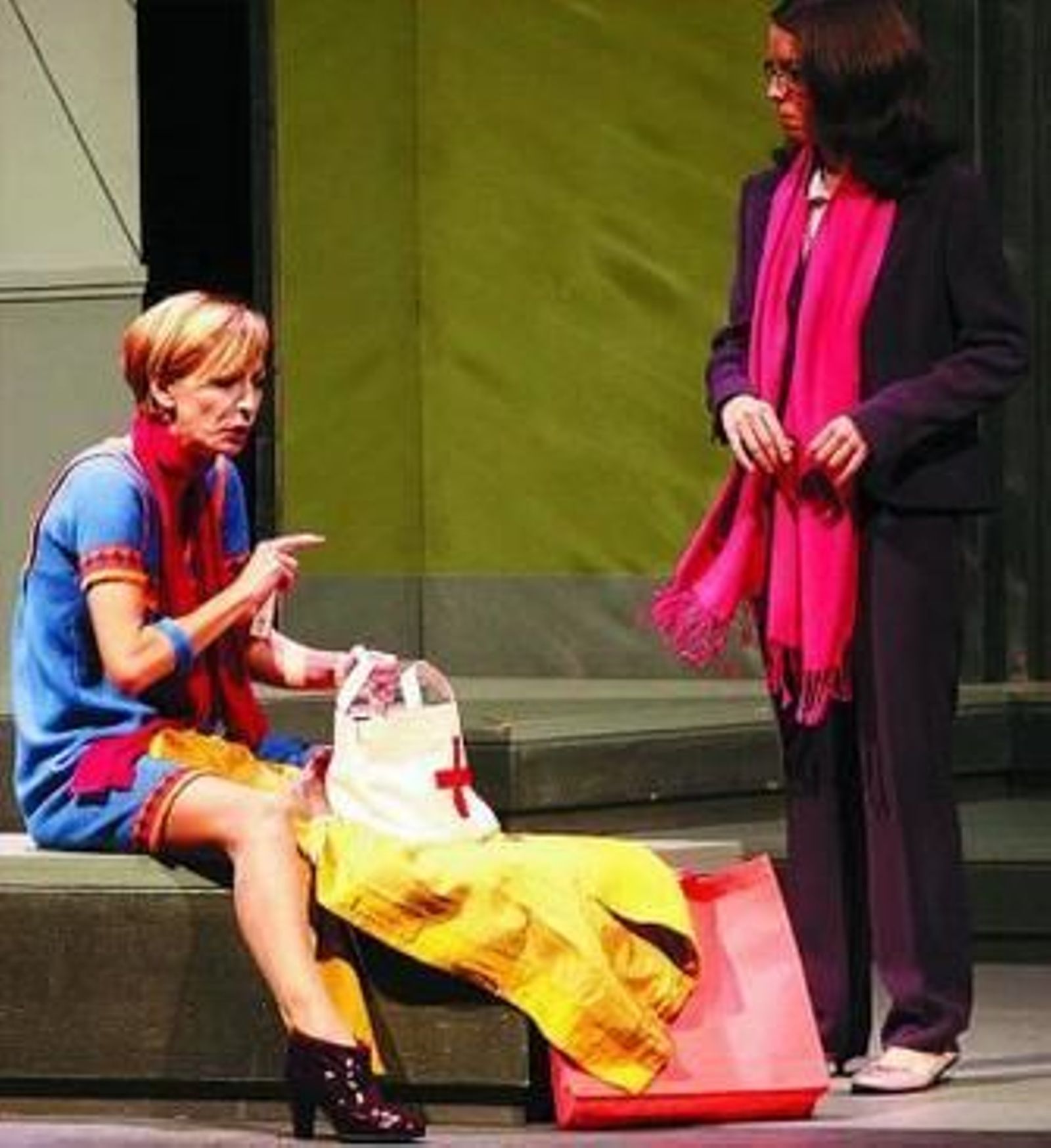 Escena de 'Mentiras, incienso y mirra', ayer, en el Alameda. Escena de 'Mentiras, incienso y mirra', ayer, en el Alameda.