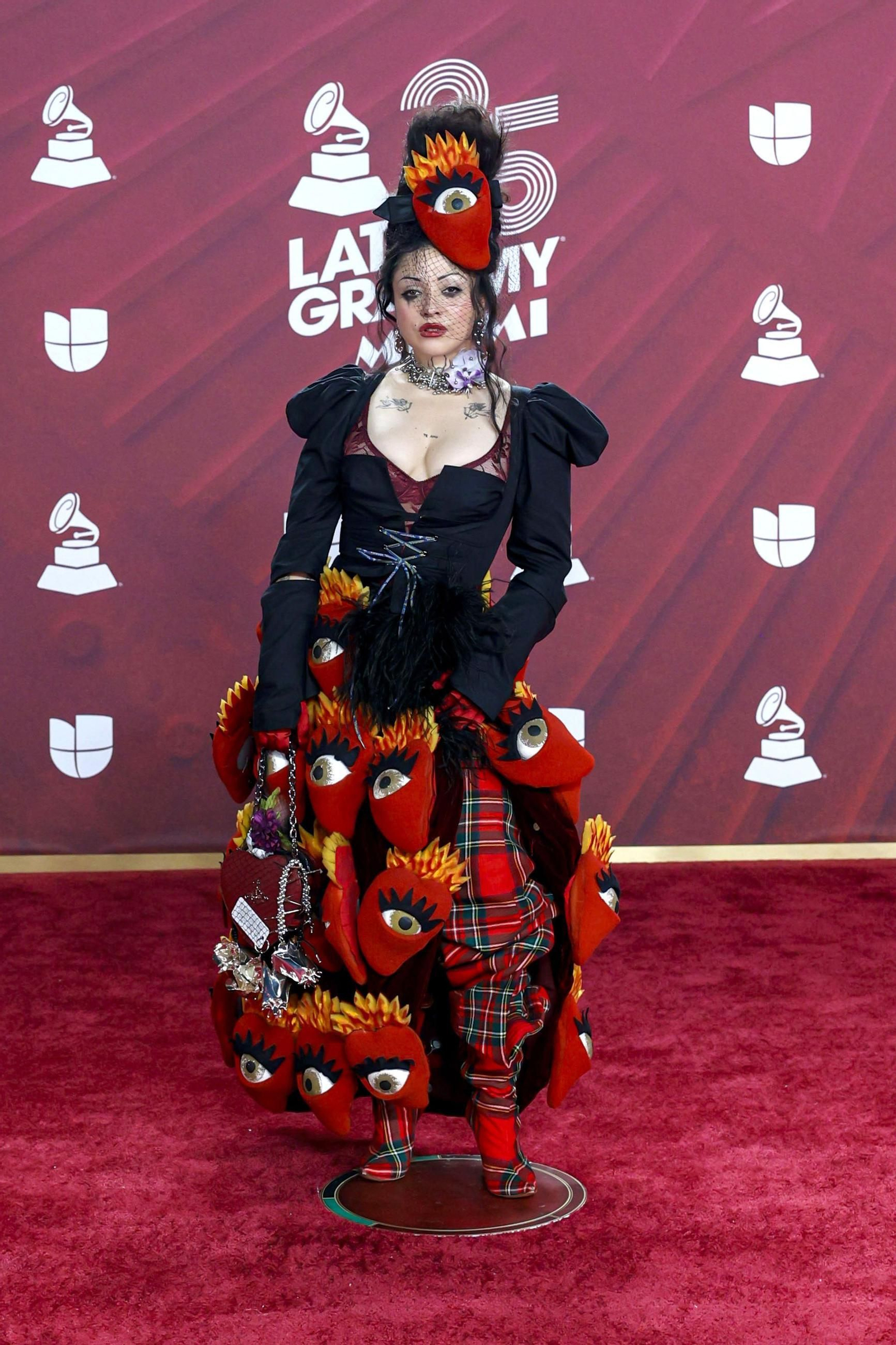 Todos los famosos, tendencias y curiosidades en la alfombra roja de la 25 edición de los Grammy Latinos