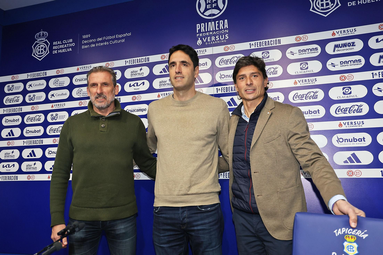 Imágenes de la Presentación de Íñigo Vélez como nuevo entrenador del Recreativo de Huelva