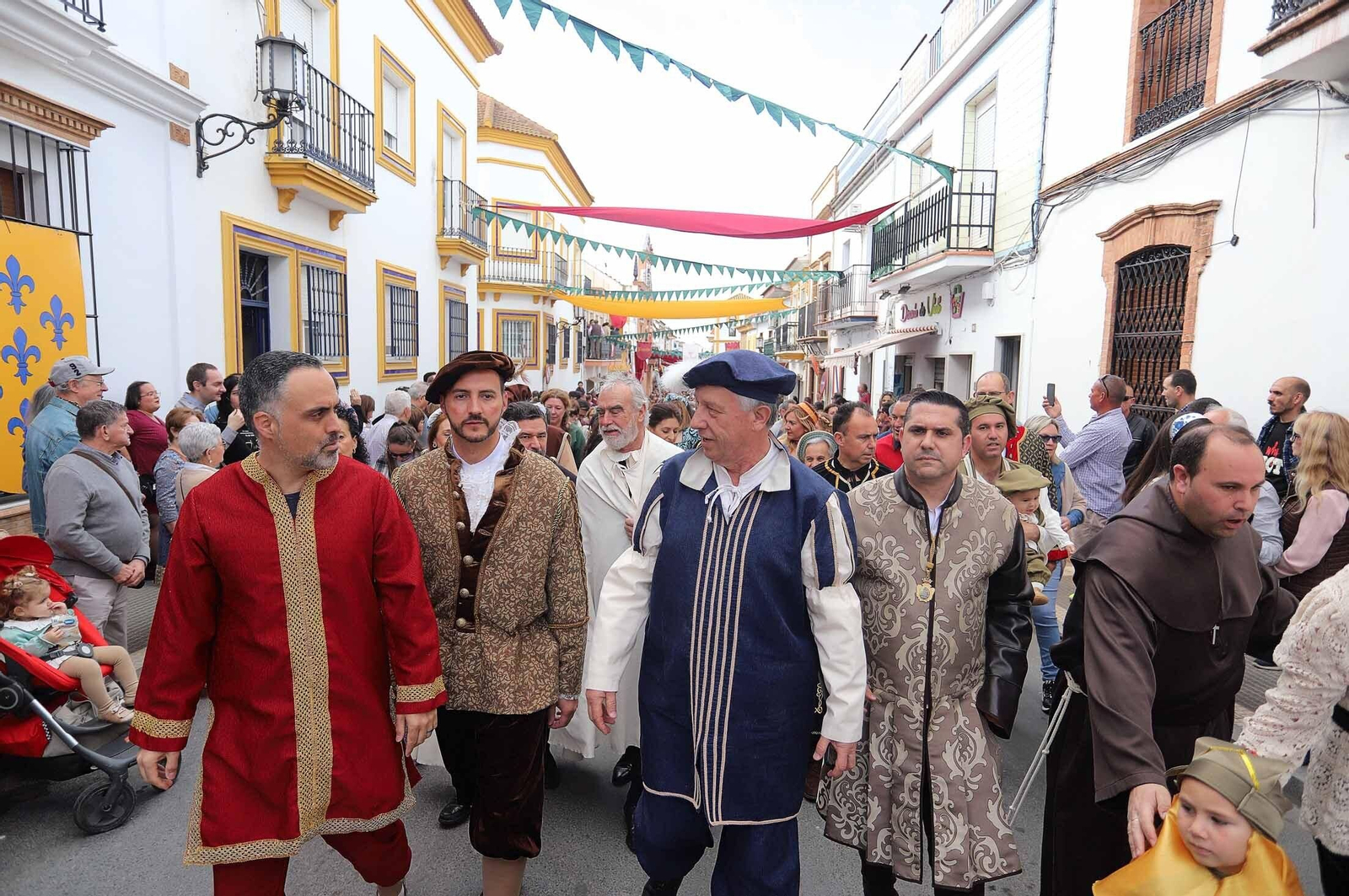 Imágenes del gran ambiente en la Feria Medieval de Palos de la Frontera, Huelva