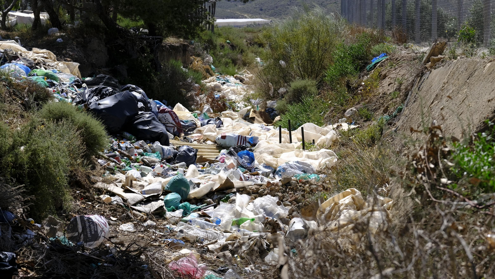 Fotogalería incendio asentamiento de chabolas en Atochares-Níjar (Almería)