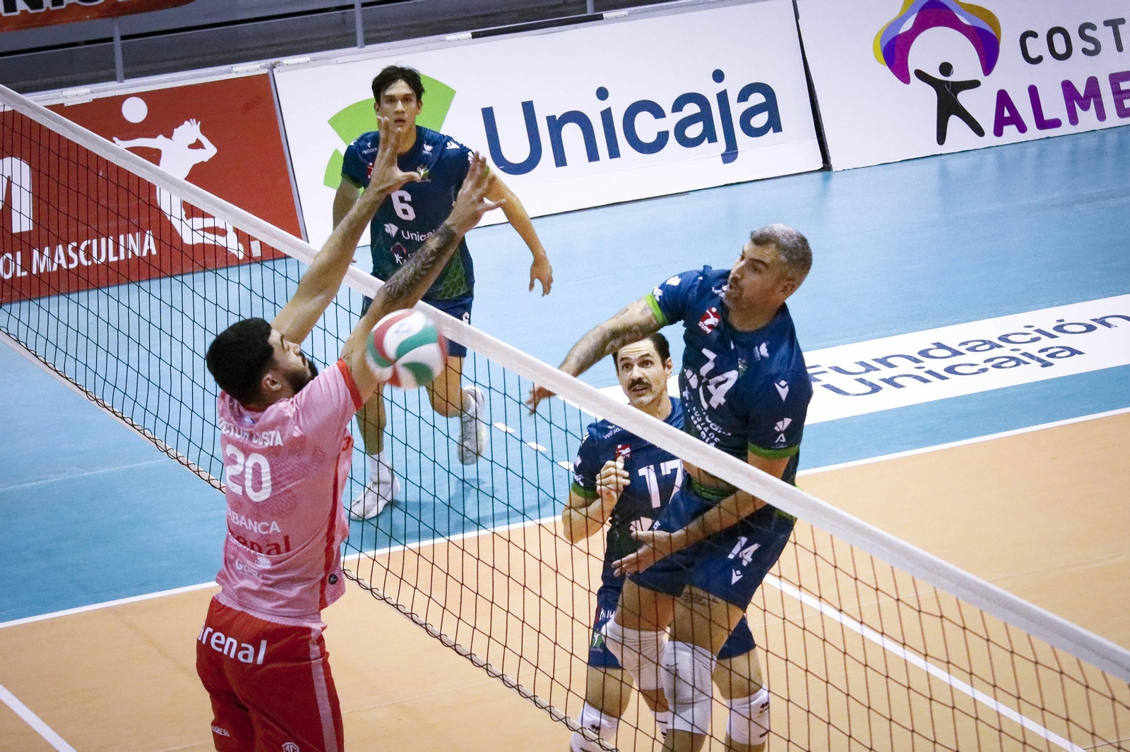 Unicaja Costa de Almería-Arenal Emeve de la Superliga, en imágenes