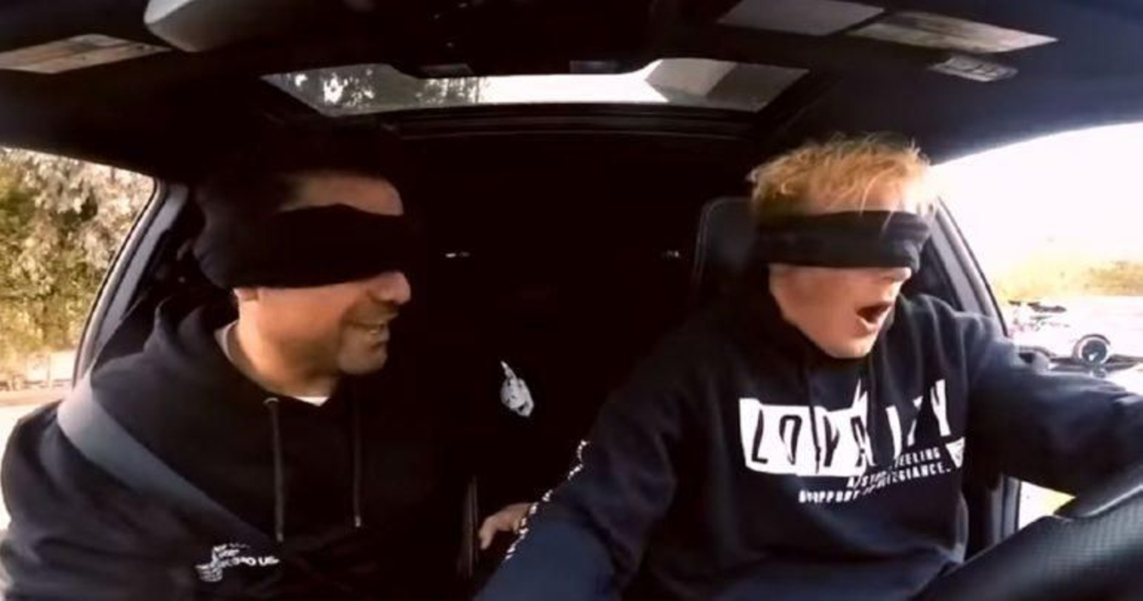 Vídeo de un 'youtuber' conduciendo con los ojos tapados por el reto 'Bird Box Challenge'.