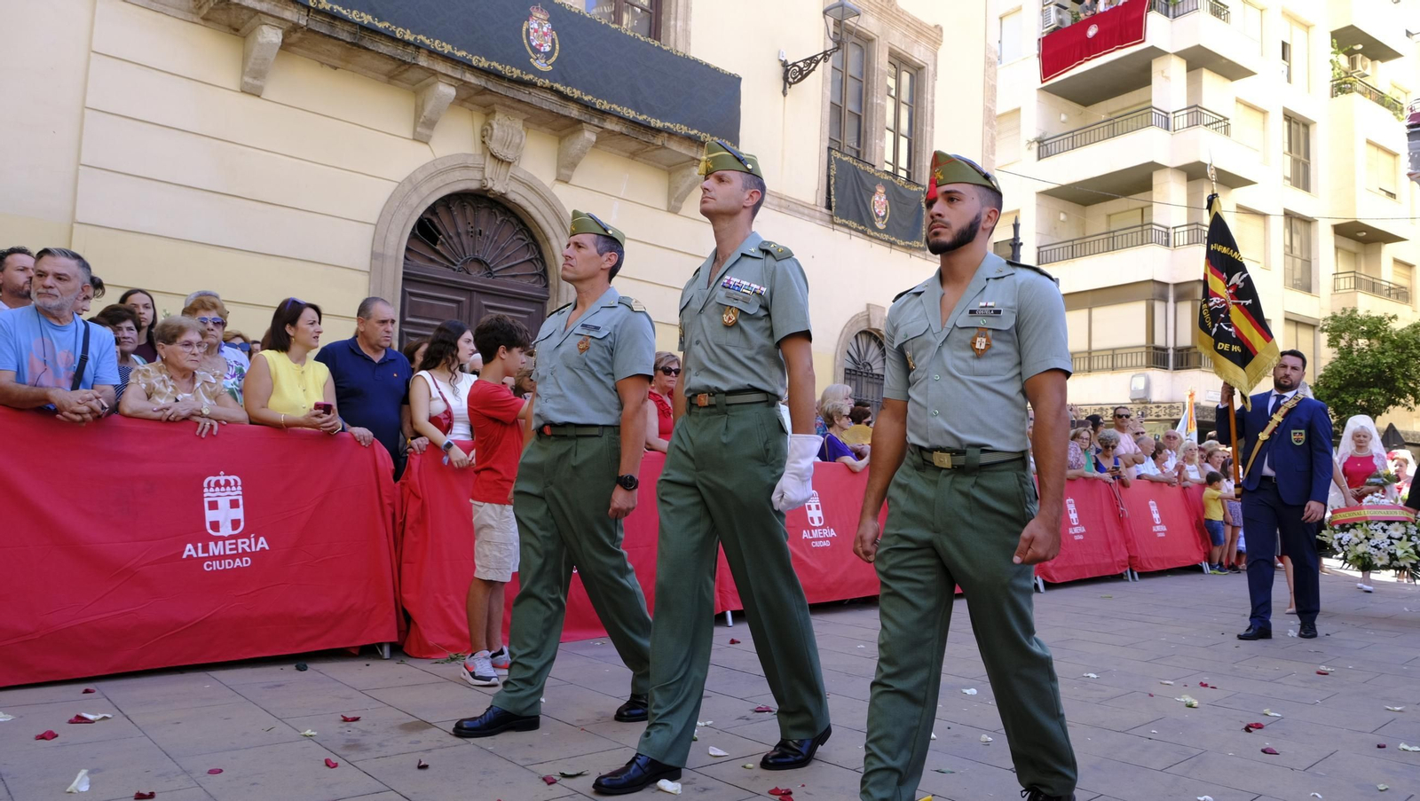 La ofrenda floral a la Virgen del Mar en la Feria de Almería 2025, en imágenes