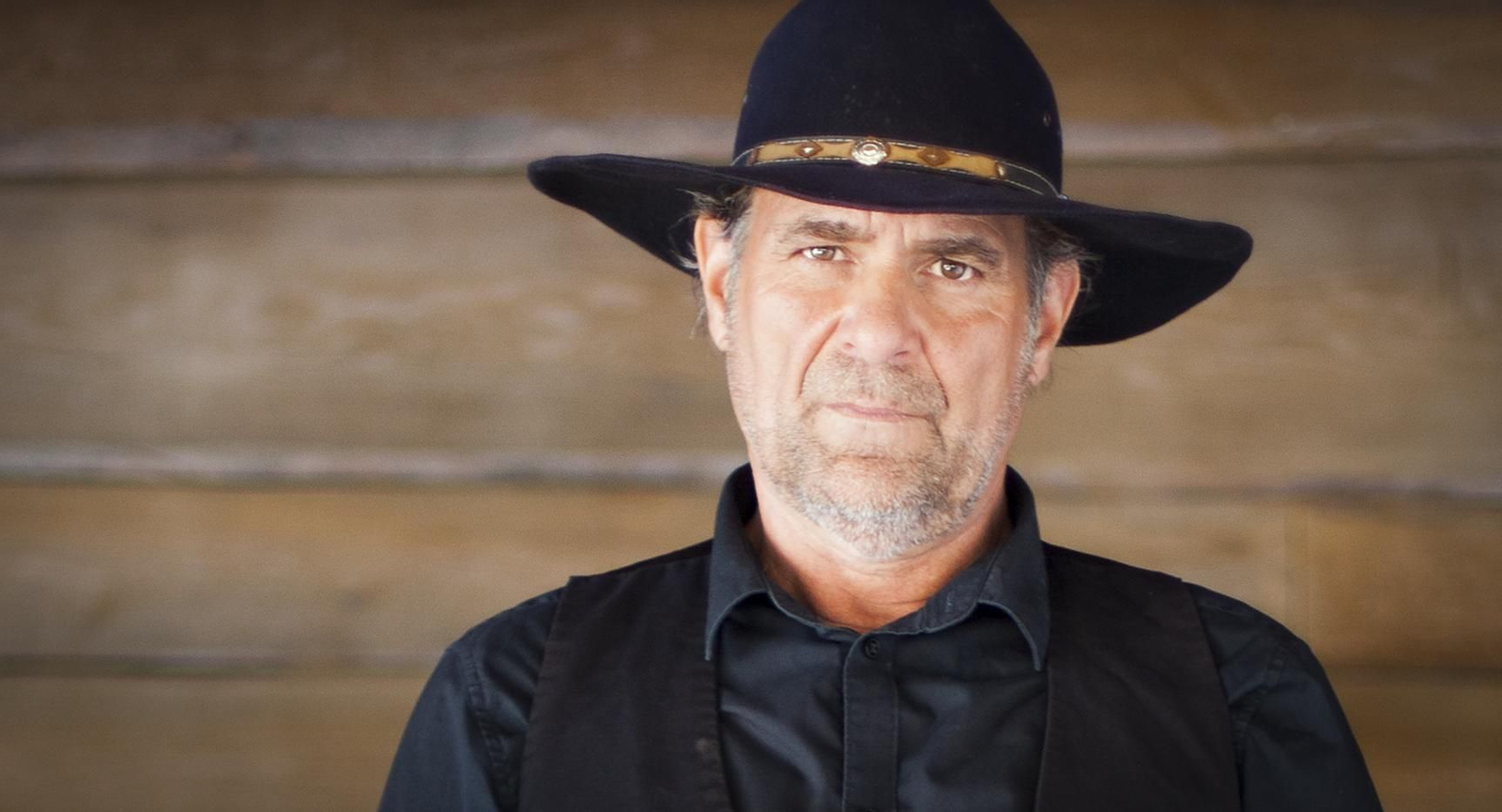 Entrevista a un director de cine. Un bastardo, una ciudad y los muertos