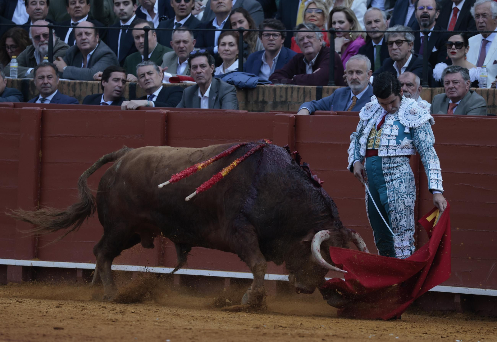 Las imágenes de los toros en Sevilla con Morante de la Puebla, José María Manzanares y Talavante