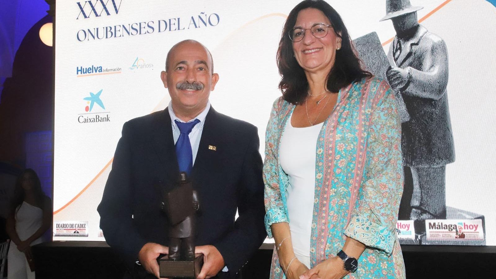 Antonio García recibe el Premio Onubense del Año en la categoría de Educación Antonio García recibe el Premio Onubense del Año en la categoría de Educación